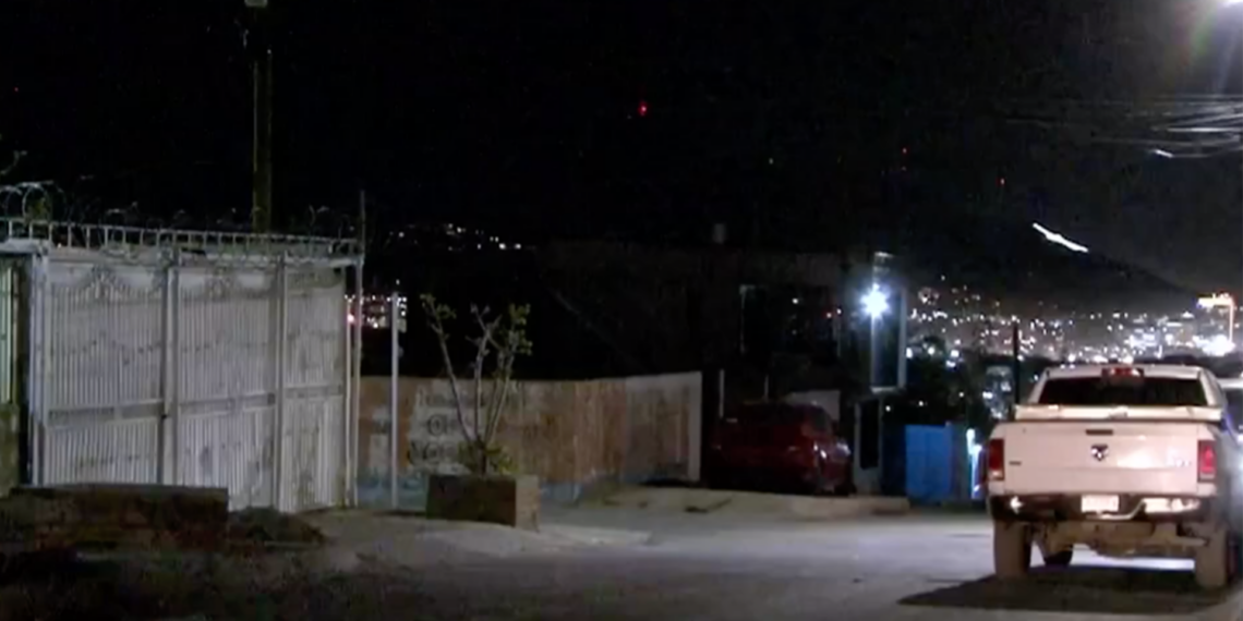 Emboscan a dos hombres a bal.zos en calles de Ciudad Juárez; resultan gravemente herid.s