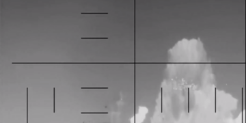 Submarino de EE.UU. hunde fragata iraní en el océano Índico; reportan decenas de muertos y desaparecidos