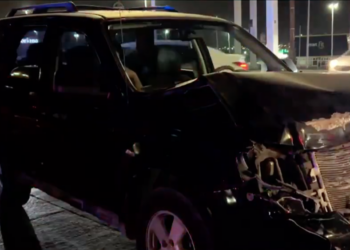 Patrulla de la Policía Municipal choca en bulevar Zaragoza; reportan dos agentes lesionados