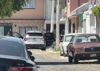 Investigan feminicidio en Querétaro; hombre habría atacado a su exesposa frente a sus hijas