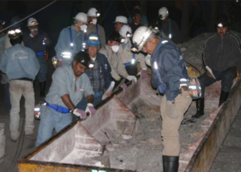 Derrumbe en mina deja 4 mineros atrapados en Sinaloa; activan operativo de rescate