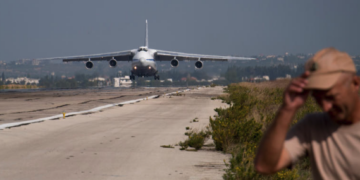 Avión militar ruso se estrel.a en Crimea; mueren 29 personas