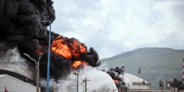 Irán ataca petrolero en Dubái; desata incendio en el golfo Pérsico