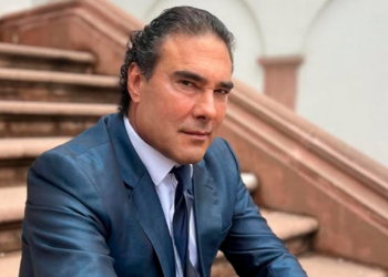 Eduardo Yáñez alerta por impostor que pide dinero a mujeres en redes sociales