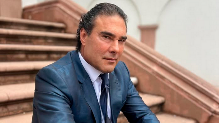 Eduardo Yáñez alerta por impostor que pide dinero a mujeres en redes sociales