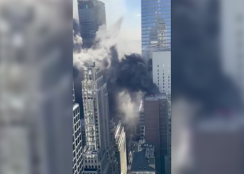 Incendio en Midtown Manhattan previo al desfile de San Patricio moviliza a bomberos