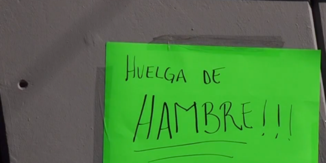 Maestra inicia huelga de hambre por presunto hostigamiento y abuso de poder en secundaria técnica
