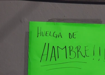 Maestra inicia huelga de hambre por presunto hostigamiento y abuso de poder en secundaria técnica