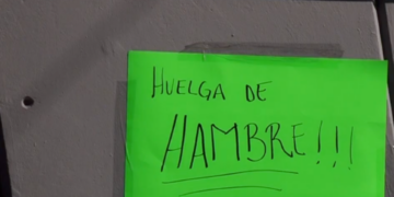 Maestra inicia huelga de hambre por presunto hostigamiento y abuso de poder en secundaria técnica