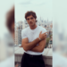 Jacob Elordi sorprende a fan durante vuelo y el momento se vuelve viral en redes