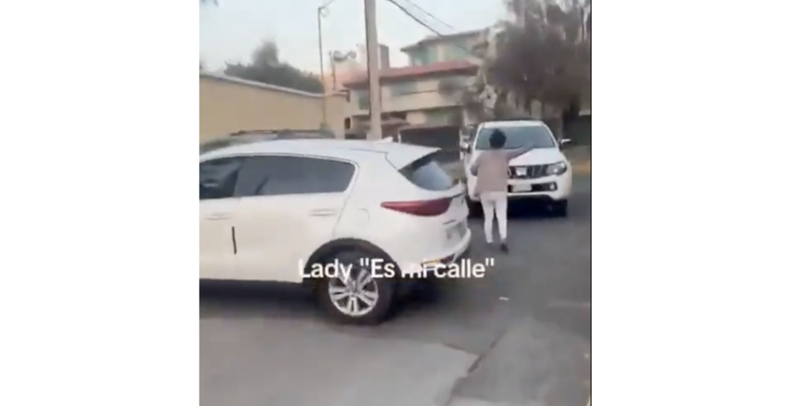“Lady es mi calle”: mujer bloquea vialidad en Naucalpan y se vuelve viral