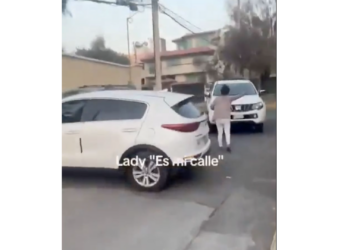 “Lady es mi calle”: mujer bloquea vialidad en Naucalpan y se vuelve viral