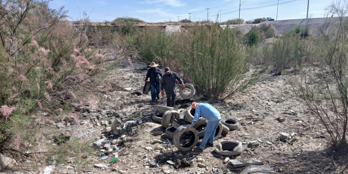 Limpia llama a evitar tirar basura en canales ante temporada de lluvias en Ciudad Juárez