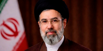 Nuevo líder supremo de Irán está “sano y salvo” tras resultar herido en bombardeos, afirma asesor del gobierno