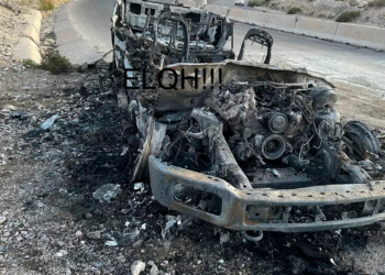 Incendian pick-up en el Periférico Camino Real; investigan posible acto intencional