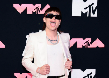 Peso Pluma responde con humor a polémica y vuelve a encender redes sociales