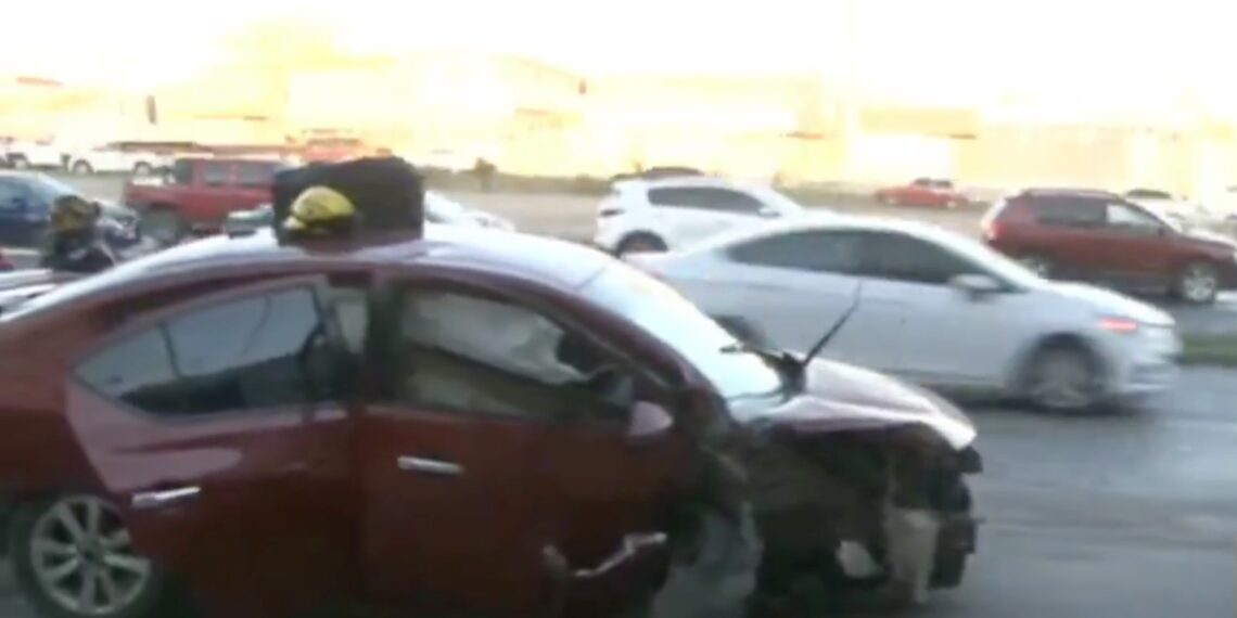 Aparatoso accidente en avenida Las Torres deja una persona lesionada