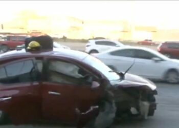 Aparatoso accidente en avenida Las Torres deja una persona lesionada