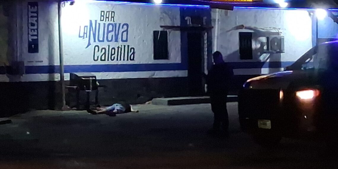 Ej.cutan a hombre afuera de bar en la colonia Partido Romero