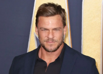 Alan Ritchson queda libre de cargos tras pelea con su vecino; autoridades determinan legítima defensa