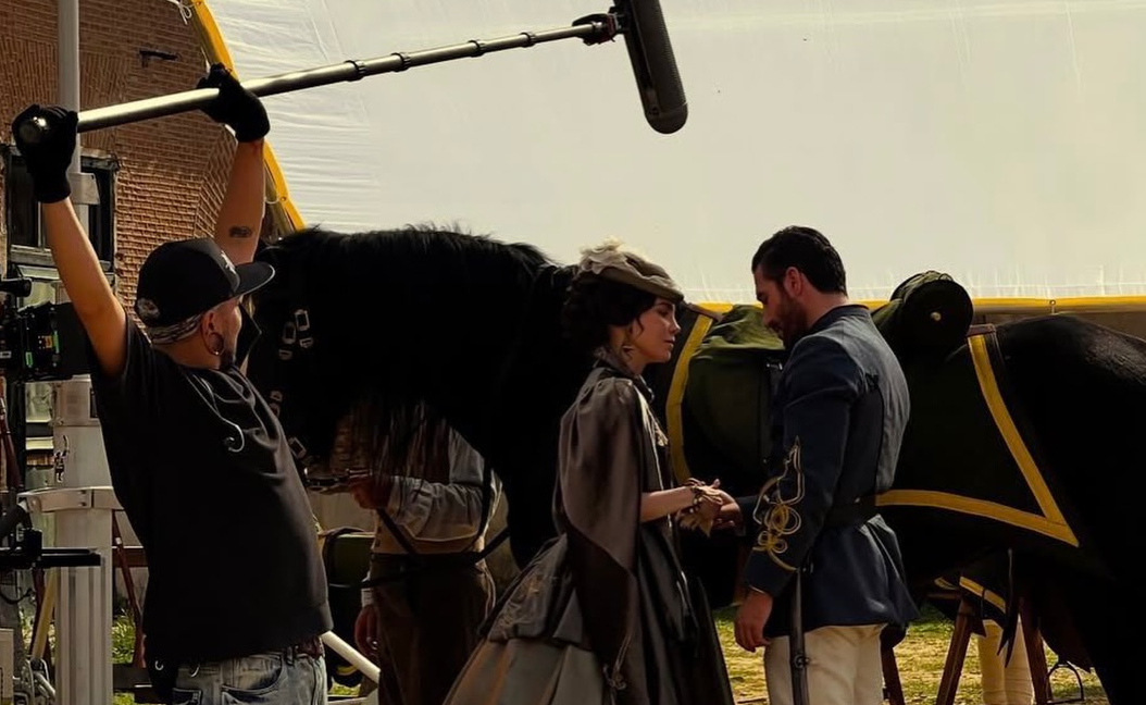 Belinda sorprende como Carlota de Habsburgo; filtran imágenes de su nueva serie histórica