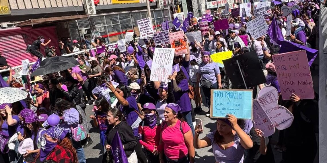 Justicia en la frontera: Marcha 8M Incluyente recorre Juárez encabezada por madres de víctimas