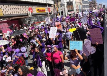 Justicia en la frontera: Marcha 8M Incluyente recorre Juárez encabezada por madres de víctimas