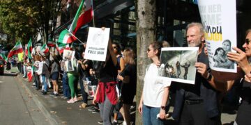 Muerte de Jamenei en ataques de EE. UU. e Israel abre crisis de liderazgo en Irán