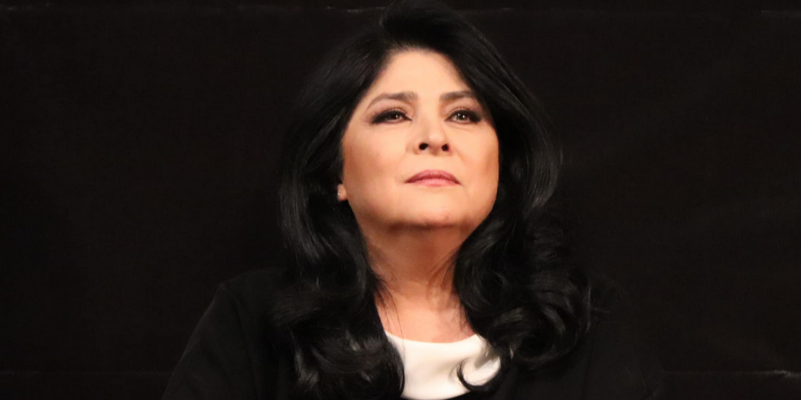 Victoria Ruffo se burla de rumor sobre su muerte: “Aquí estoy vivita y coleando”