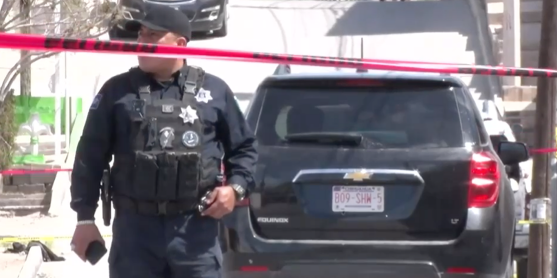 Disp.aran contra vivienda y vehículo en la colonia 16 de Septiembre en Ciudad Juárez