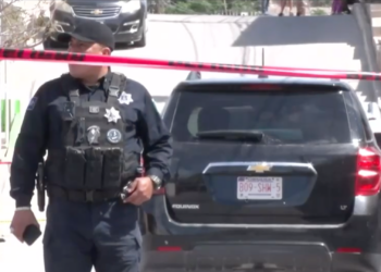 Disp.aran contra vivienda y vehículo en la colonia 16 de Septiembre en Ciudad Juárez