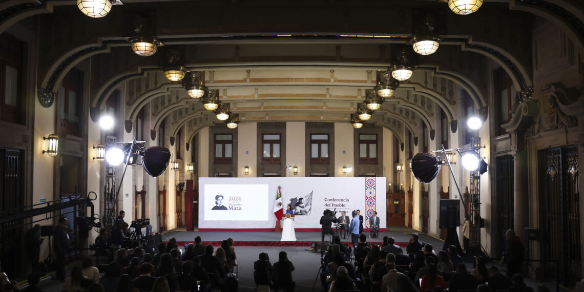 Cuauhtémoc, Ciudad de México. 25 de marzo 2026. La presidenta constitucional de los Estados Unidos Mexicanos, la Doctora Claudia Sheinbaum Pardo en conferencia de prensa matutina en el salón de la Tesorería de Palacio Nacional. La acompañan: Juan Ramón de la Fuente, secretario de Relaciones Exteriores; Miguel Ángel Elorza Vázquez, coordinador de Infodemia. Foto: Juan Carlos Buenrostro/Presidencia