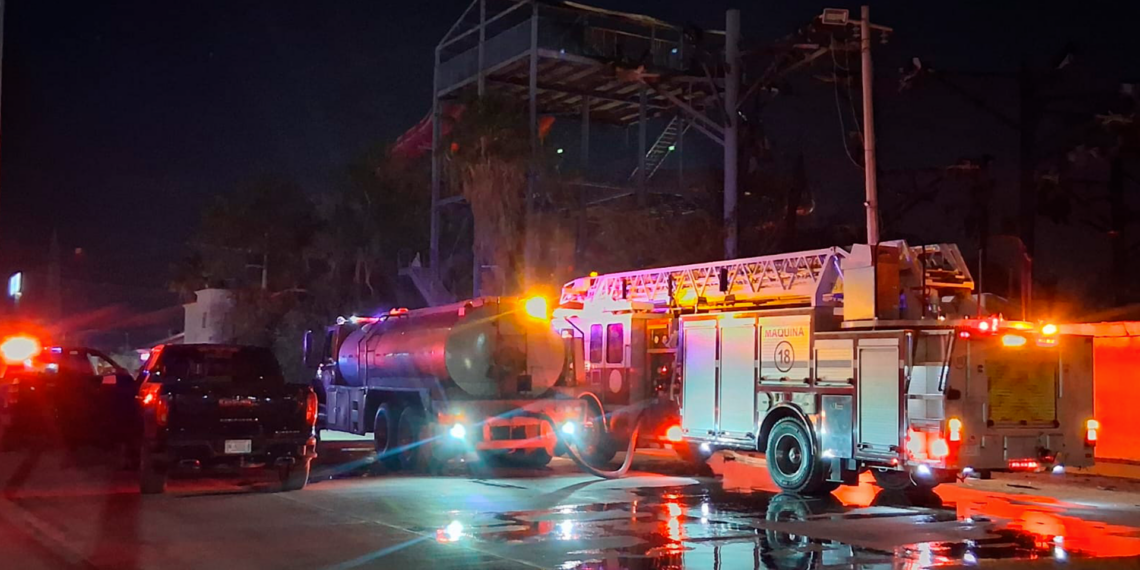 Incendio consume área de juegos en Mundo Acuático Anita