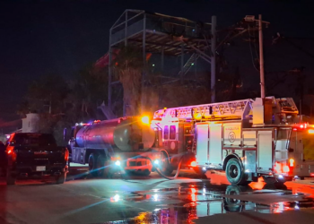 Incendio consume área de juegos en Mundo Acuático Anita