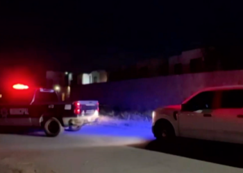 Encuentran cuerpo envuelto en bolsas en lote baldío del sur de la ciudad