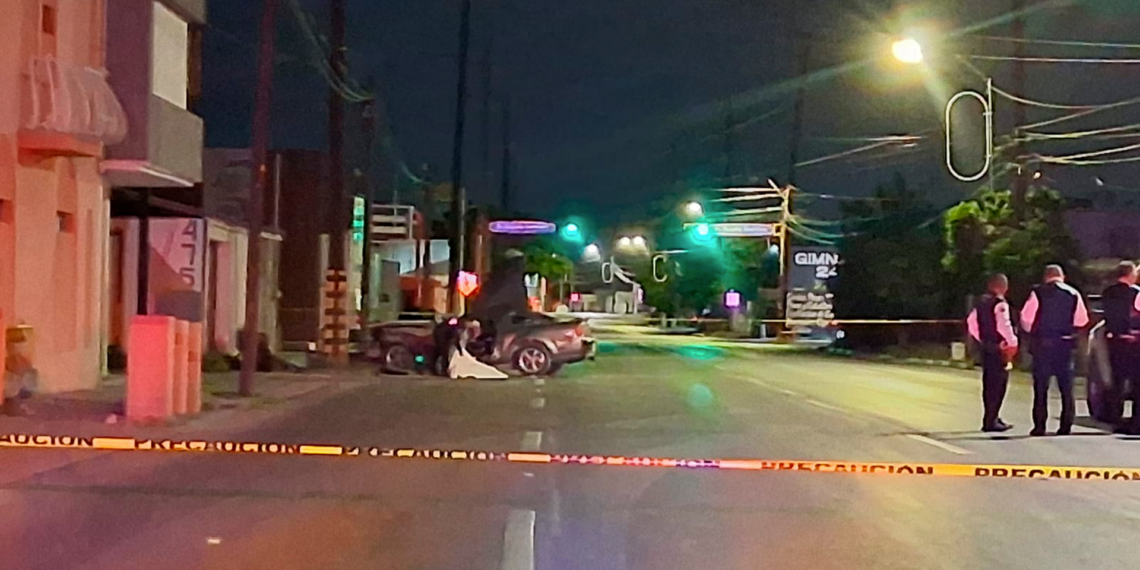 Mu.re conductor tras perder el control y chocar contra poste en Ciudad Juárez