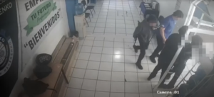 el ataque contra dos maestras en una preparatoria privada de Lázaro Cárdenas