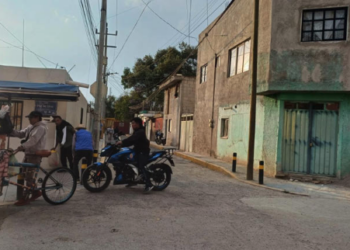 Retiran reja en Viveros del Valle tras denuncias por cobros para permitir el paso en Puebla