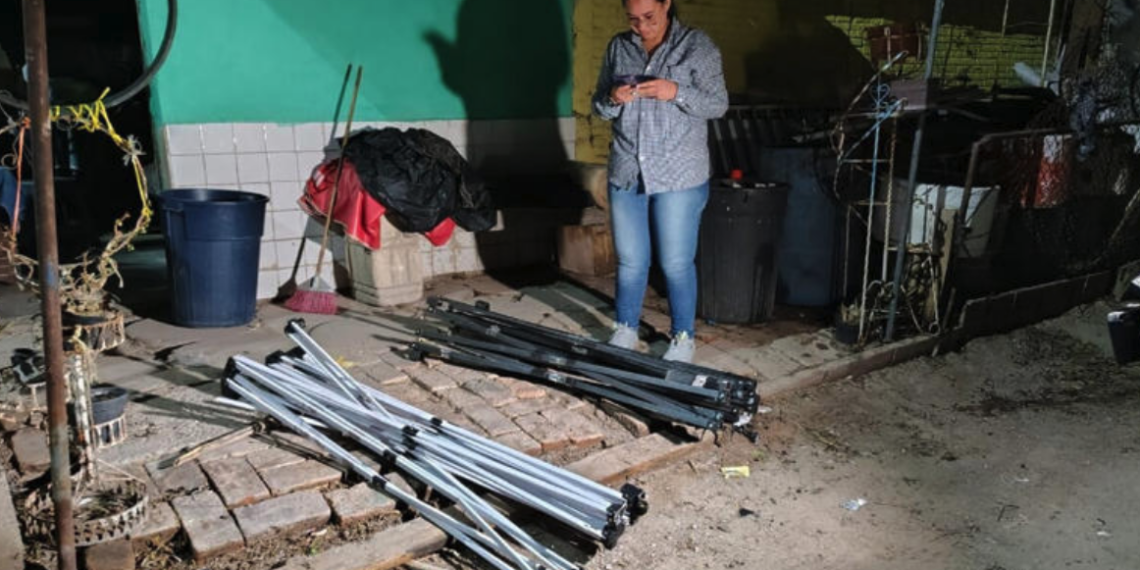 Emprendedora de Lerdo pierde su negocio por lluvia, pero ayuda a su comunidad durante la emergencia