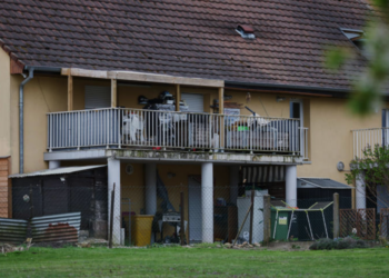 Rescatan a niño de 9 años que fue encerrado por su padre en una furgoneta durante más de un año en Francia