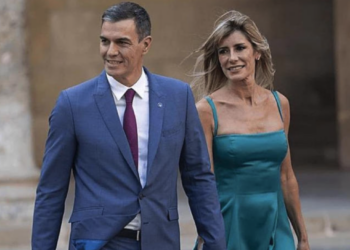 Procesan a esposa de Pedro Sánchez por presunta corrupción; caso genera tensión política en España
