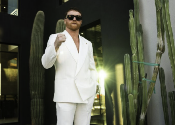 Canelo arma su imperio fuera del ring con gasolineras y mini súper