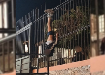 Intento de ROB.O termina mal: sujeto queda atrapado en reja de iglesia en León