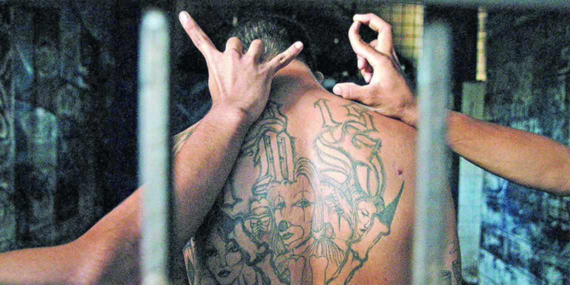 Juicio masivo contra pandilla en El Salvador: casi 500 acusados enfrentan proceso por MUE.RTES y delitos graves