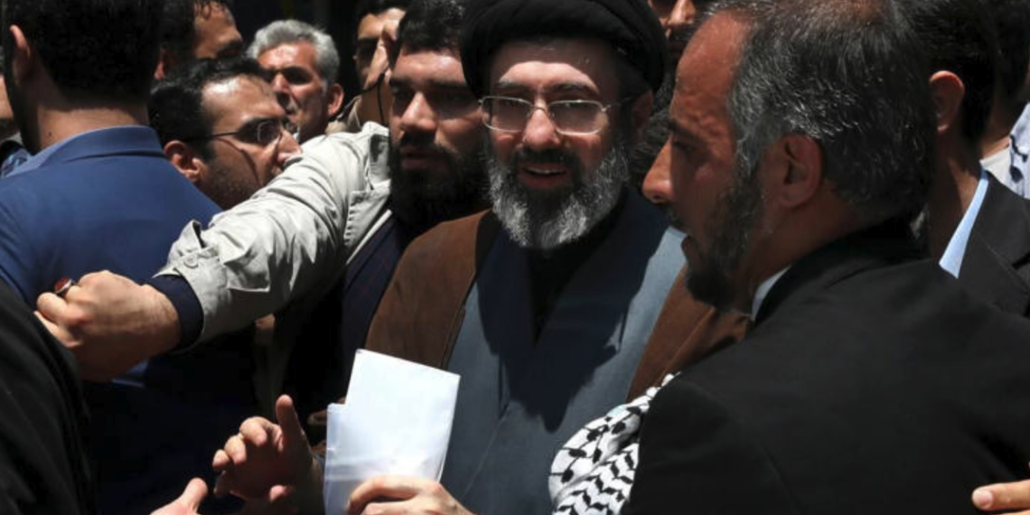 reportan que líder supremo de irán está gravemente herido tras ataque; habría delegado decisiones