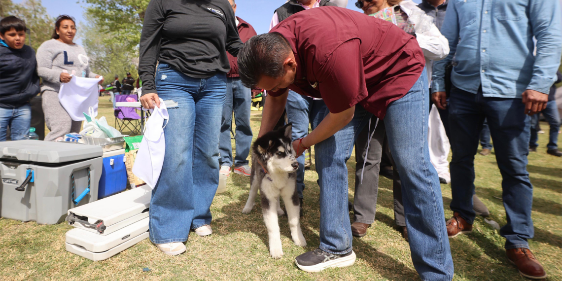 Familias juarenses celebran Pascua en El Chamizal junto a sus mascotas