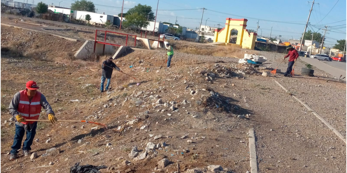 Limpian dique en Villa Colonial y llaman a evitar tirar basura