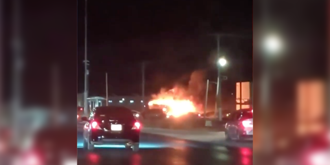 Incendio consume estructura de madera en la colonia Mezquital; apuntan a cortocircuito como causa