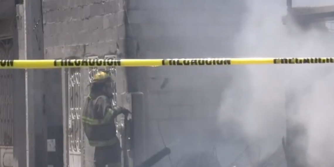 Voraz incendio consume vivienda en Parajes de Oriente; no hay lesionados