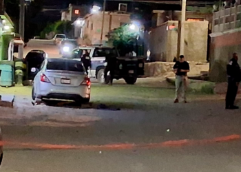 As.sinan a un hombre dentro de un vehículo en la colonia 16 de Septiembre